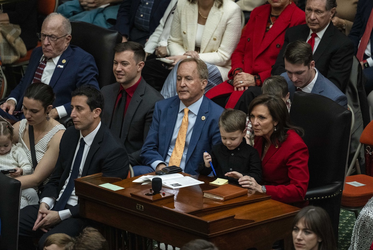 News organizations fight to unseal Attorney General Ken Paxton’s divorce records